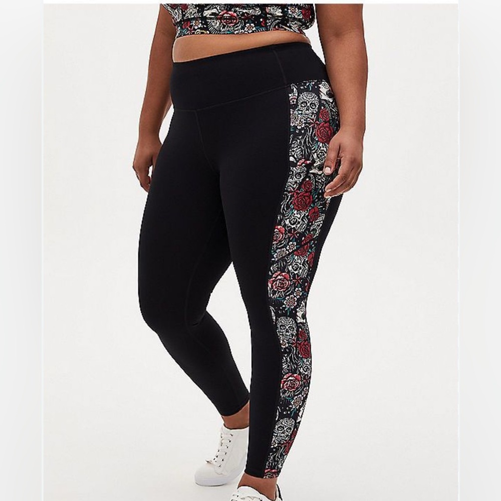 NEW Torrid Legging Black Tattoo Print Wicking Active Legging with Pockets NWT 1x